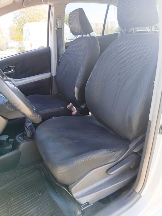 Toyota Yaris 1.3 VVTi  - Robusto fiabilidade e económico (Negociável)