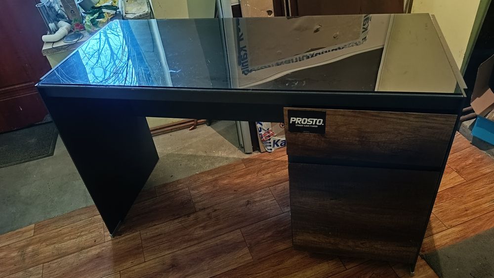 Sprzedam małe zgrabne biurko