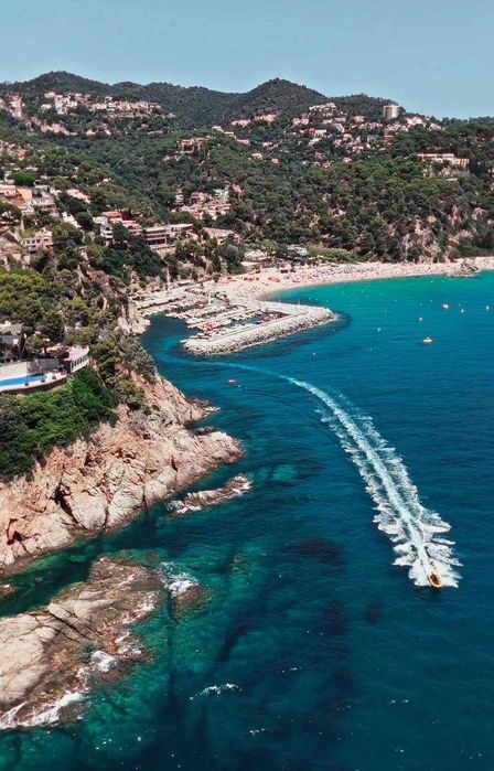 От владельца. За наличку вилла возле моря в Испании. Рядом Барселона.