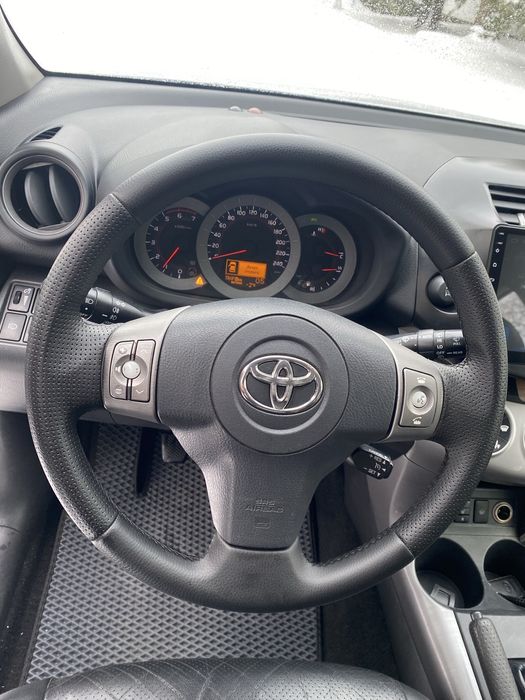 Toyota   Rav 4.