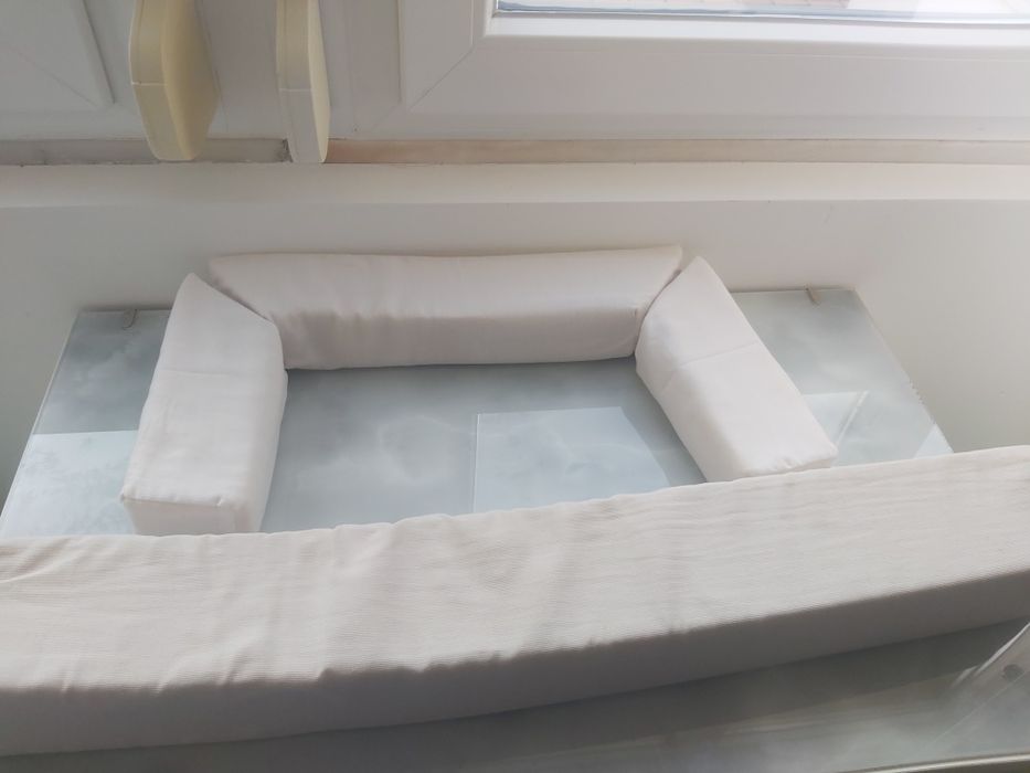 Berço next to me Trama