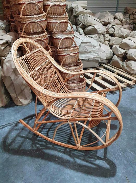 Fotel wiklinowy bujany duży i masywny