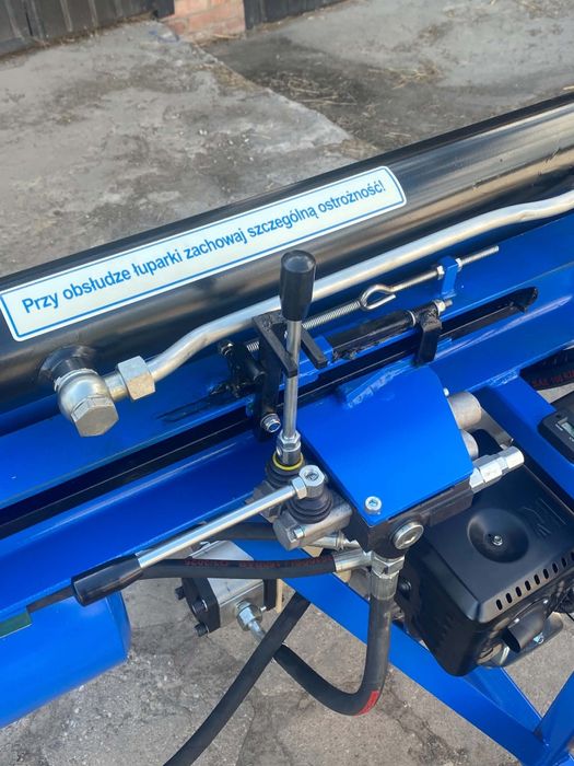 Łuparka hydrauliczna z silnikiem spalinowym