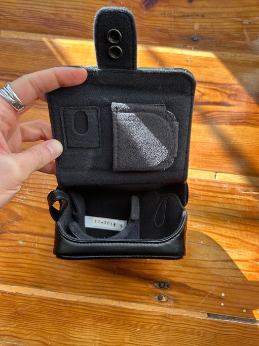 Bolsa de marca Sony para câmara fotográfica.