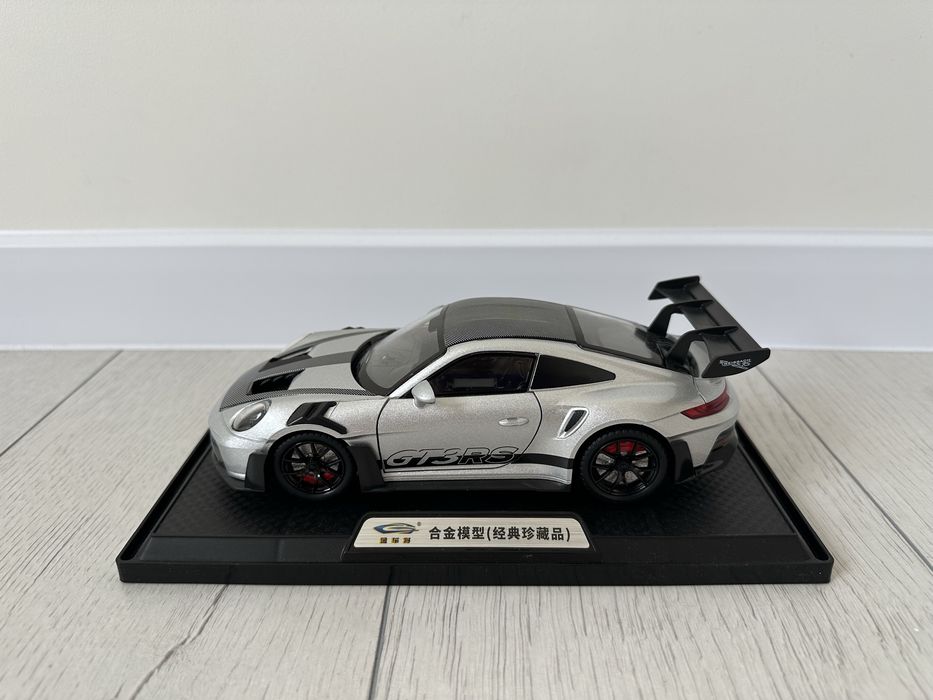 Модель авто Porsche 911 GT3 RS 1:24