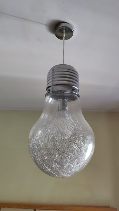 Candeeiro de tecto em forma de lâmpada