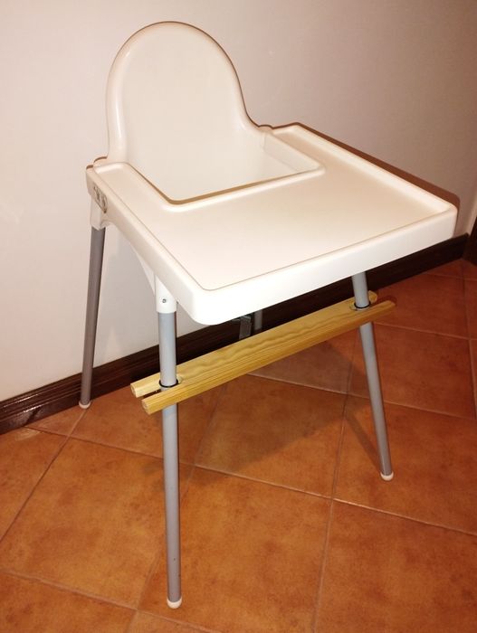 Apoio pés regulável para cadeira bebê