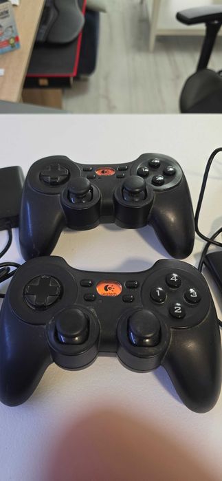 2x Gamepad Logitech Cordless RumblePad 2