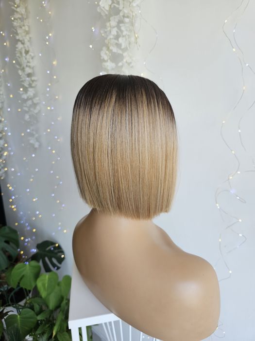 Peruka premium Kim bob piaskowo beżowy blond naturalna fryzura