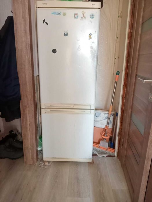 Небольшой холодильник