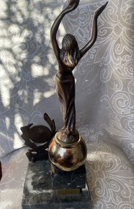 Кубок жінка з перемогою