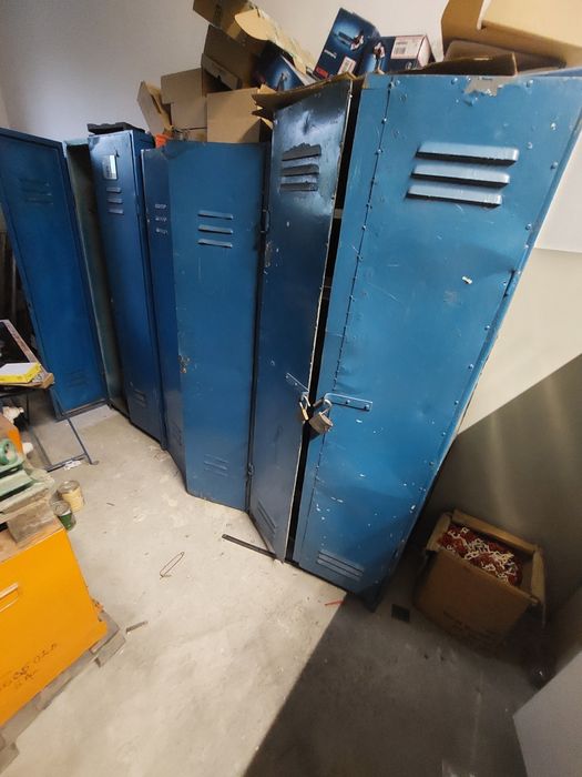 Stara szafka warsztatowa na ubrania PRL