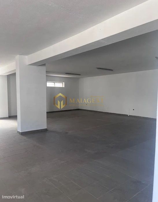 Armazém Versátil com Boas Acessibilidades em Baguim do Monte