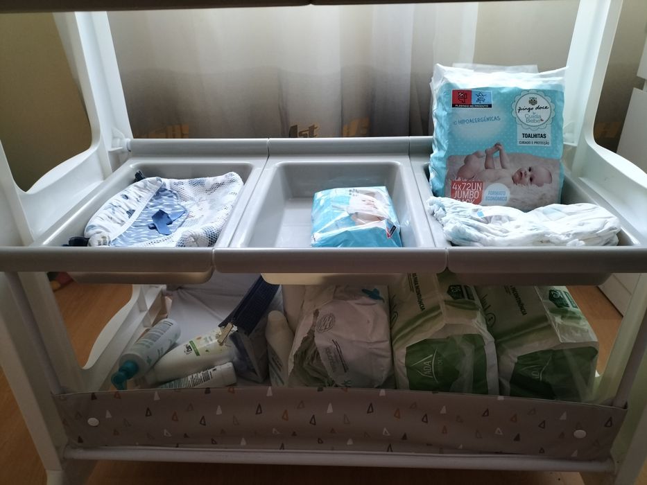 Muda-Fraldas com banheira