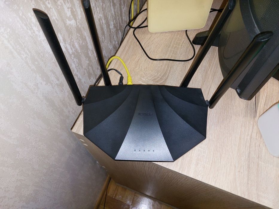 Роутер Tenda AC19