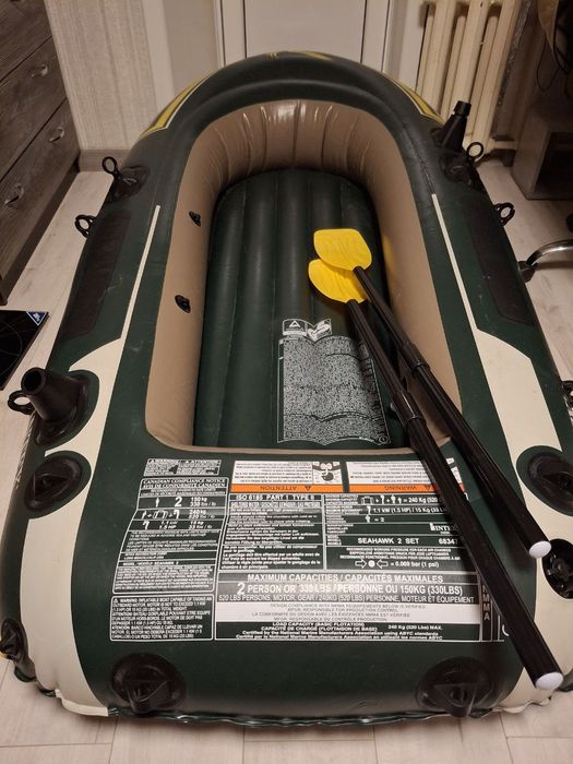 Продам надувную лодку Intex