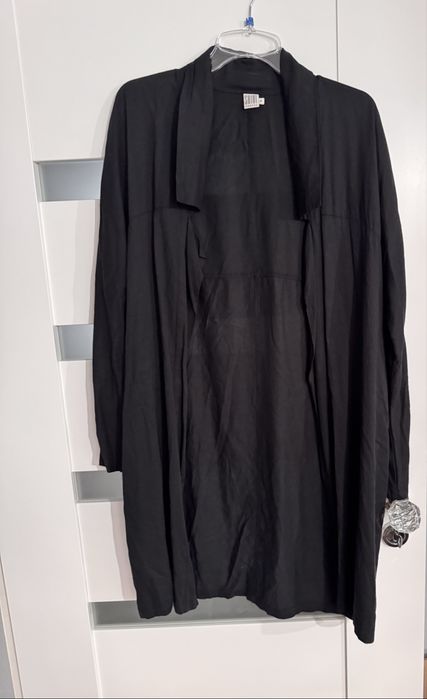 Czarna narzutka rozmiar M