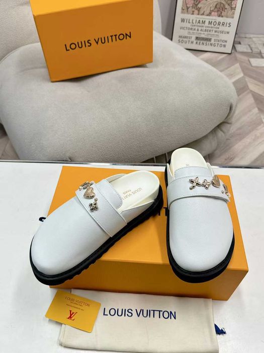 Louis Vuitton Buty, sandaly klapki, skora 060307