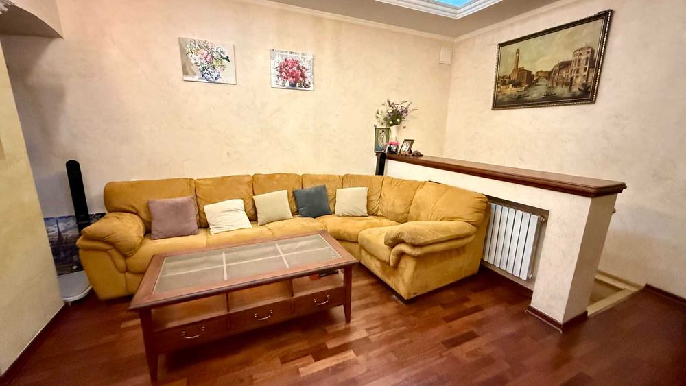 Продаж двоповерхової квартири в Центрі