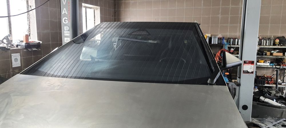 Лобове скло Tesla Cybertruck