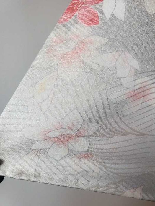 Jedwabne srebrne kimono komon japońskie w kwiaty różowe białe awase