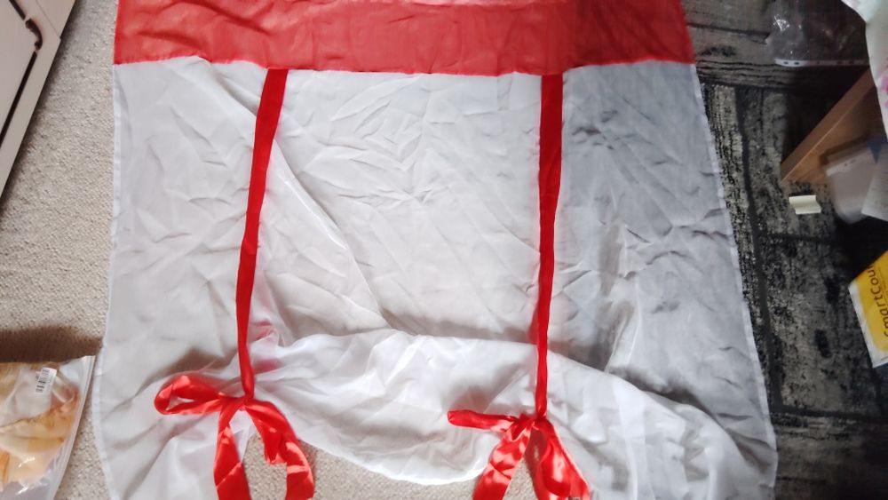 Zestaw firanek i zasłon.