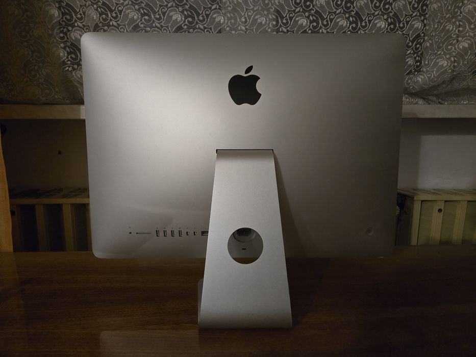 iMac 21.5" z ekranem LED (2013)