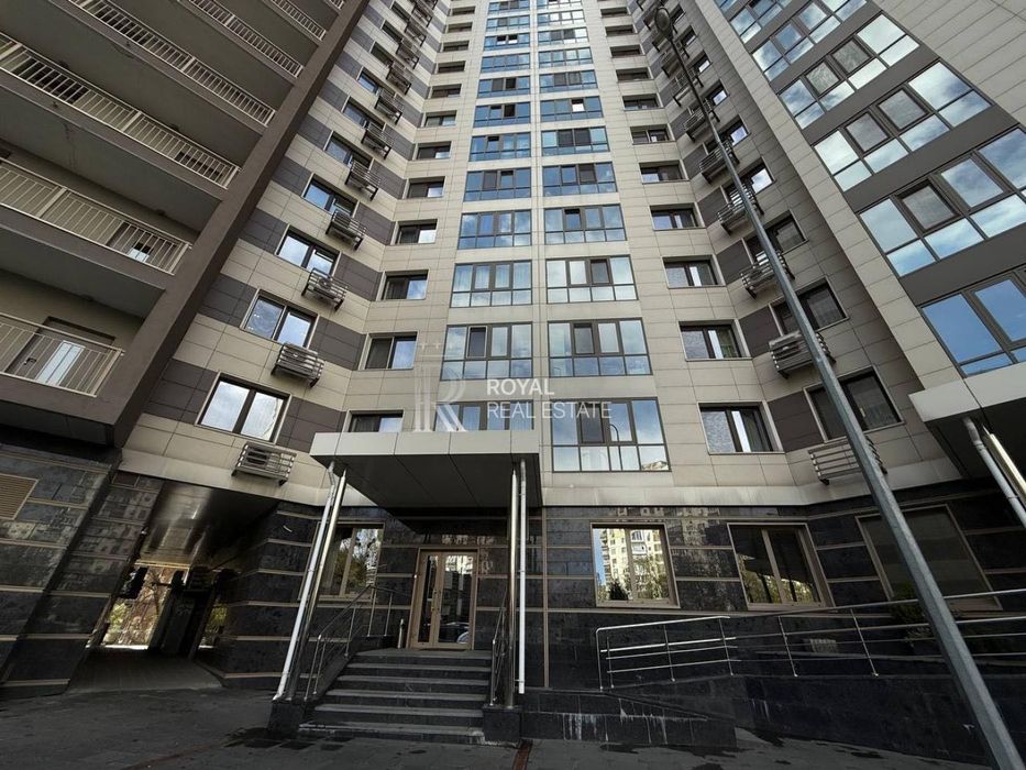 Мстислава Скрипника вул., 40. Продам офіс зі своїм окремим входом. Терміново!