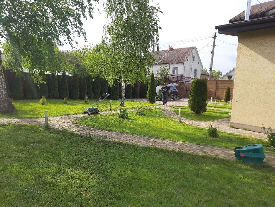 Покос газона, стрижка,скарифицация, аерація, чистка, підживлення туй