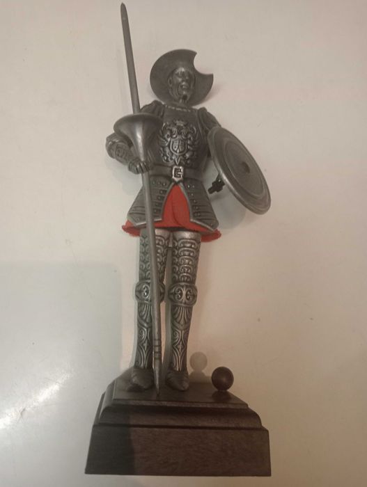 (86) Estatueta de Guerreiro