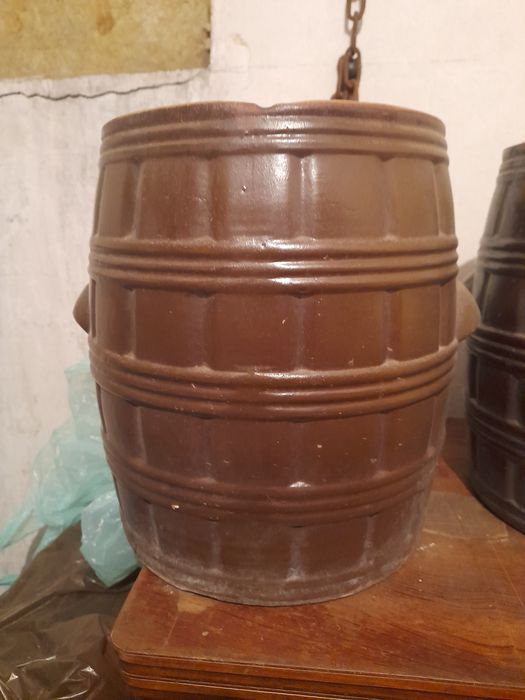 Garnek gliniany stary duży. 2 szt