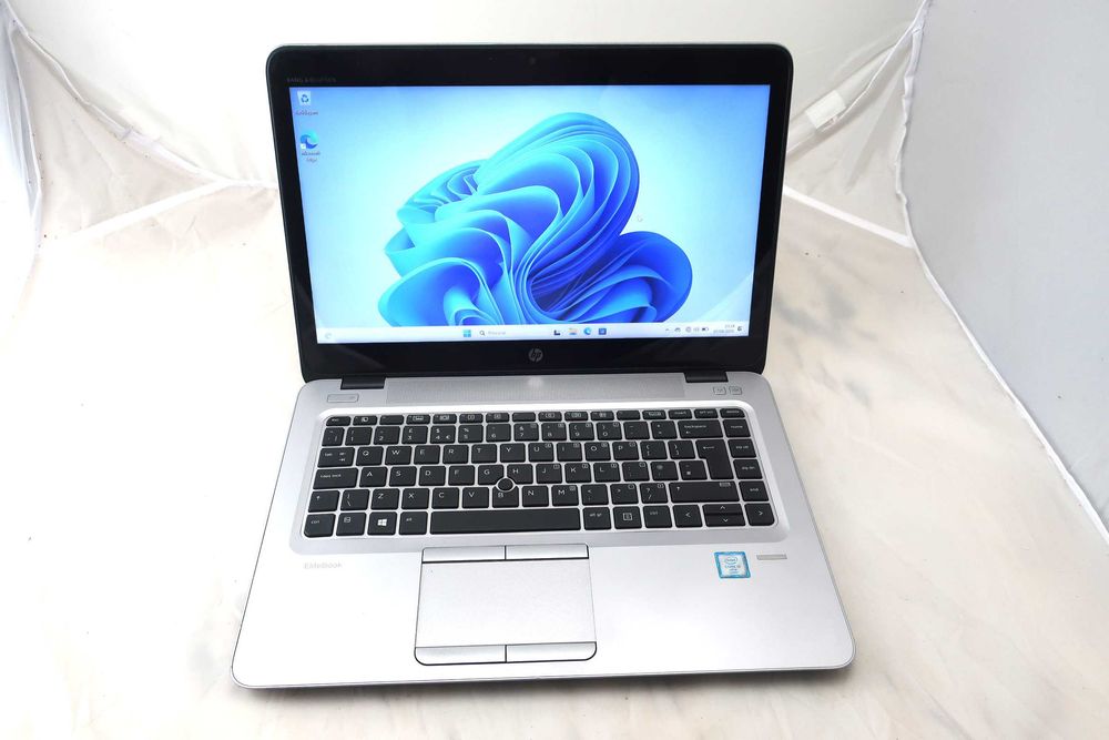 Portatil hp 840 g3 i5 24 gb ram Win11