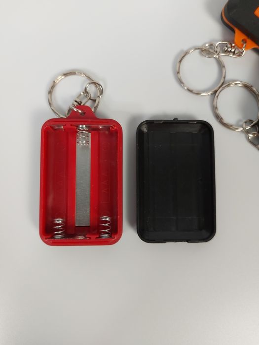 Брелок-ліхтарик MINI LED COB на 3 батарейки типу AAA