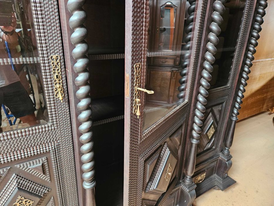 Livreiro antigo em madeira maciça - Bom estado geral