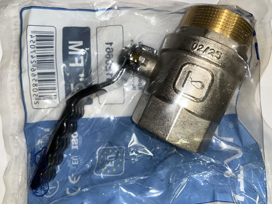 Продам шар кран латунь  2”. D50. и американки 2’’.