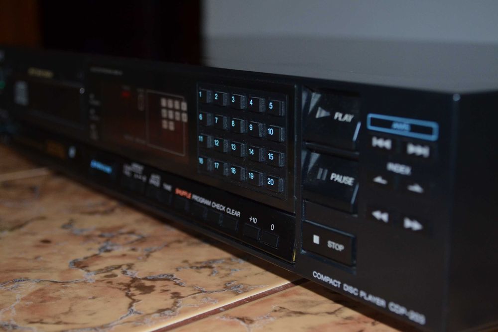 Odtwarzacz Cd SONY cdp 203 ES oryginalny pilot jak nowy