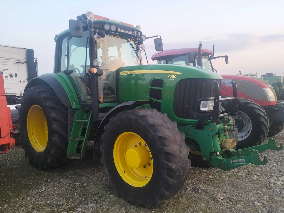 Ciągnik John Deere 7530
