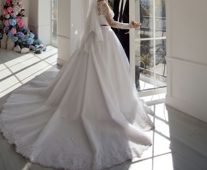 Продам свадебные платье