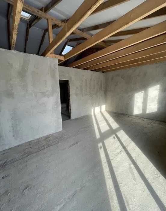 Кутовий, крайній цегляний,будинок,таунхаус.Площа 135м² 2,5ст газ гараж