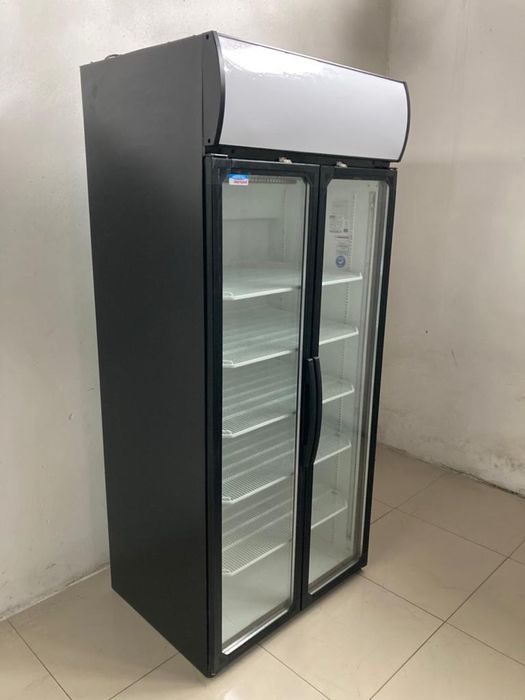 Witryna chlodziarka szeroka na blachy i GN  90 cm drzwi uchylne