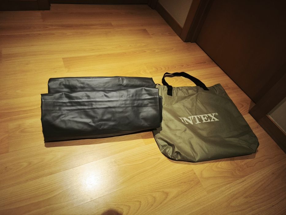 Colchão insuflável elétrico INTEX