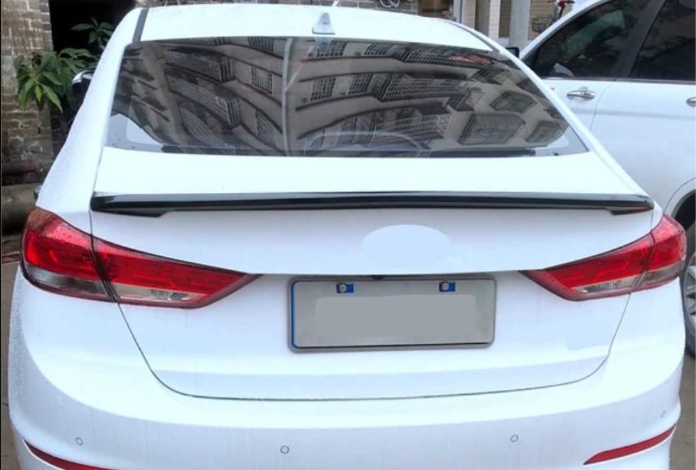 Спойлер чорний глянцевий Hyundai Elantra AD 2015-2018 / ABS пластик