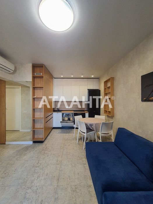 Квартира з ремонтом в новому зданому будинку Sky city компанії Будова