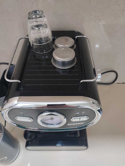 Máquina de café Silvercrest + moinho