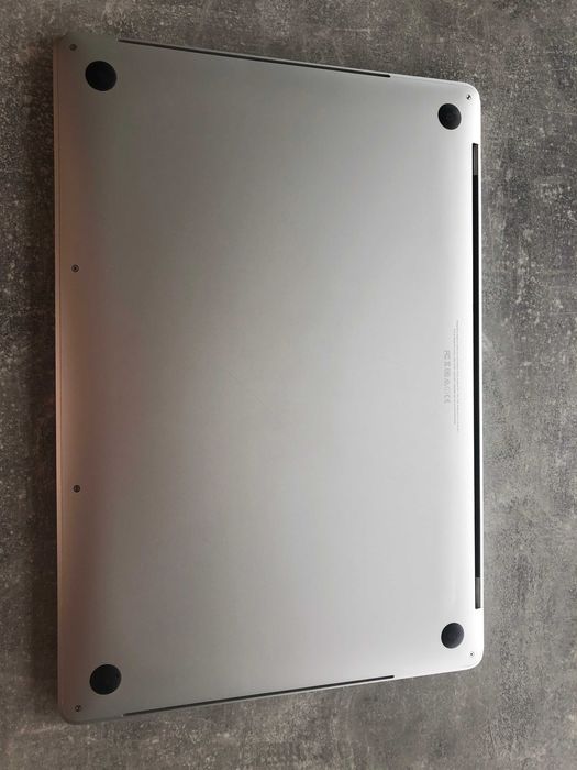 MacBook Pro 15" 2017 (16gb, Radeon Pro 560)