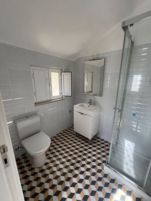 Quarto disponível para arrendar na vila franca de xira