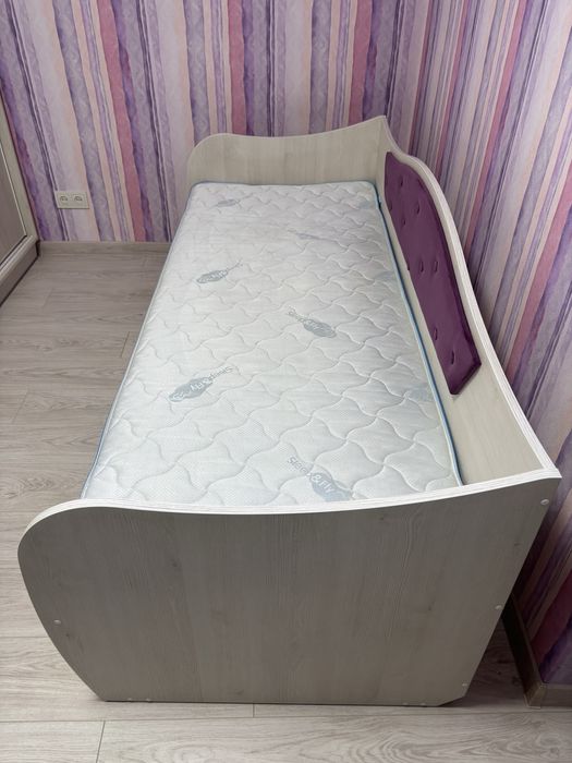 Ліжко дитяче з висувними шухлядами та матрацом