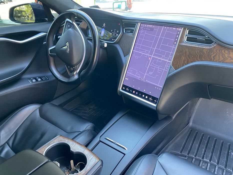 Tesla model s 75D