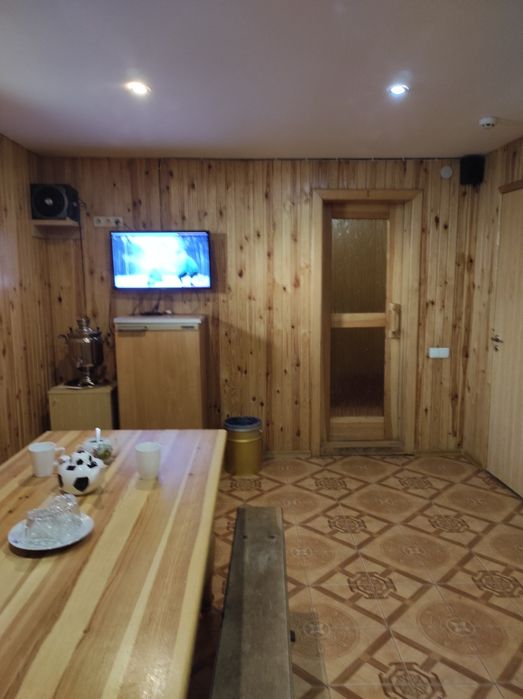 Подобово оренда з банею , банкет залом , мангальною зоною , порковкою