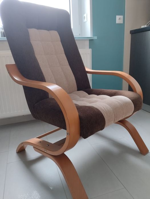 Fotel drewniany bujany